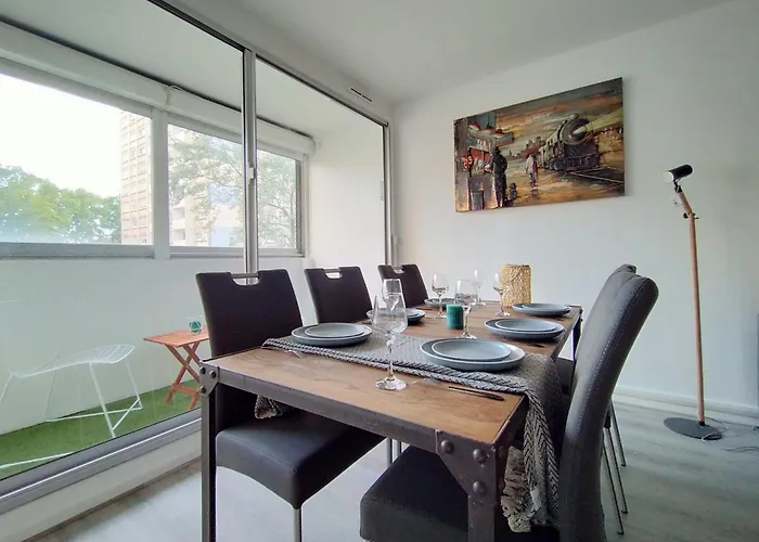 Chic And Comfortable Apart Near Paris