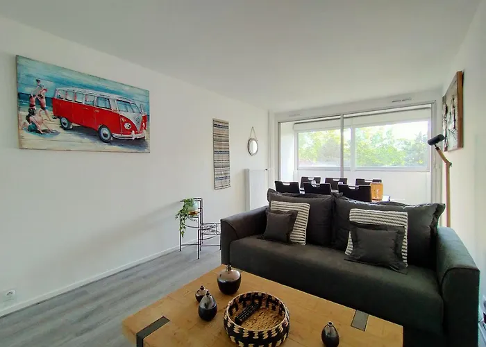 Chic And Comfortable Apart Near Paris